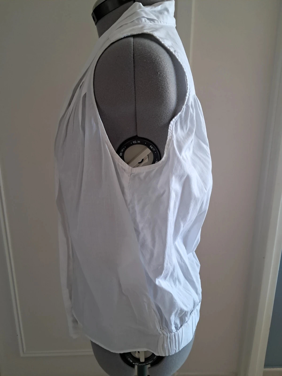 Blouse blanche sans manches avec col cravate Kookai taille 38 – photo 2